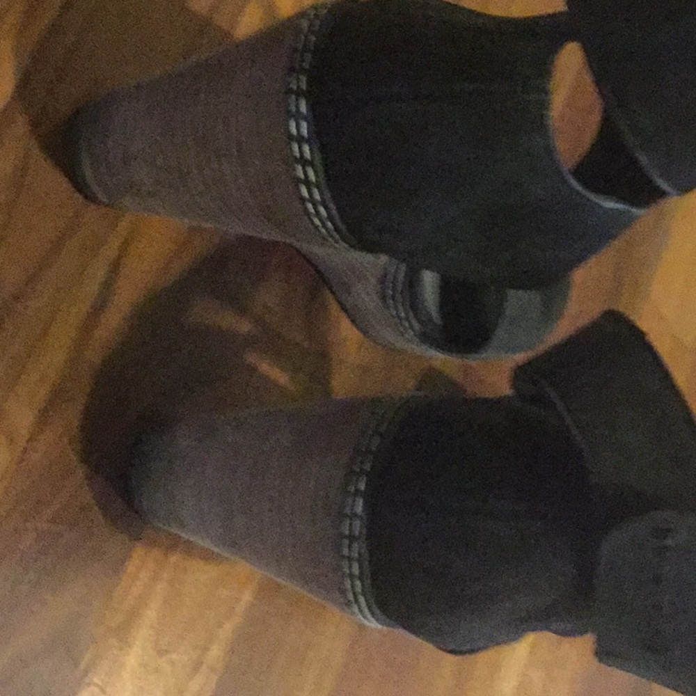 Sandals - Picture 2 of 4